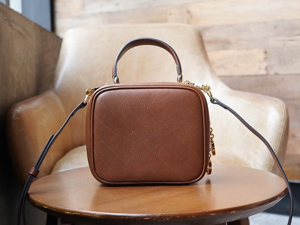 구찌 블론디 탑 핸들백 [매장가 310만원대]