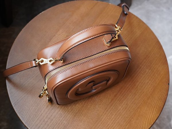 구찌 블론디 탑 핸들백 [매장가 310만원대]