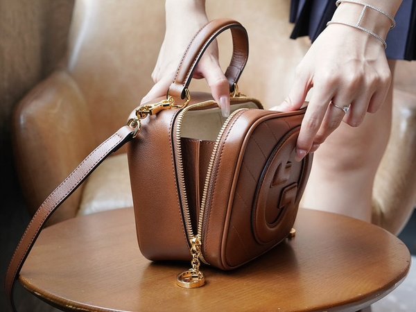 구찌 블론디 탑 핸들백 [매장가 310만원대]