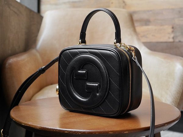 구찌 블론디 탑 핸들백 [매장가 310만원대]