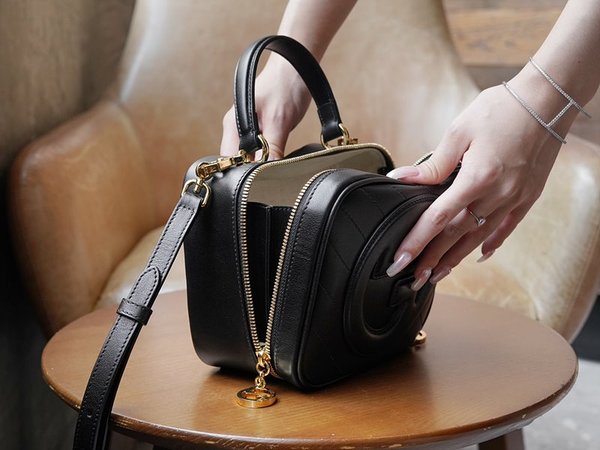 구찌 블론디 탑 핸들백 [매장가 310만원대]