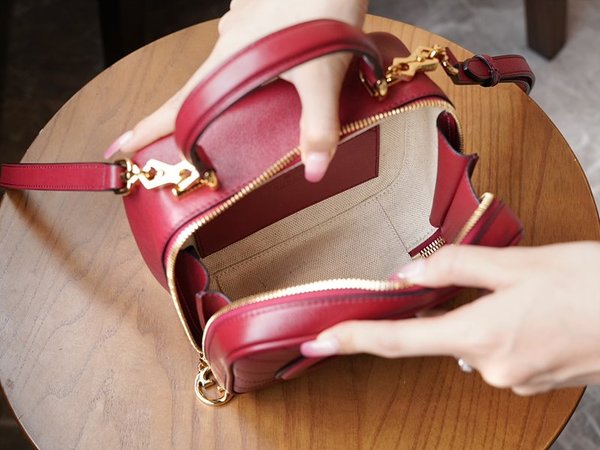 구찌 블론디 탑 핸들백 [매장가 310만원대]