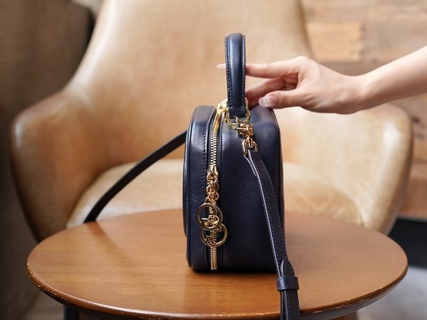 구찌 블론디 탑 핸들백 [매장가 310만원대]