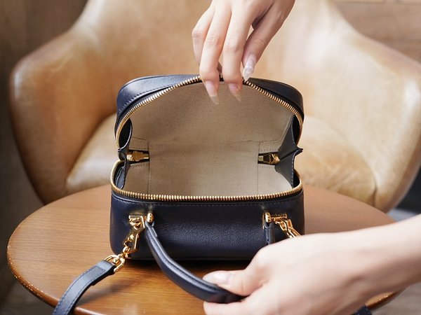 구찌 블론디 탑 핸들백 [매장가 310만원대]