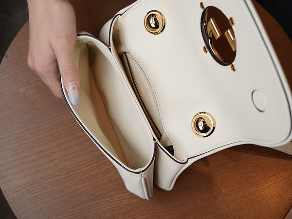 구찌 블론디 미니백 [매장가 360만원대]