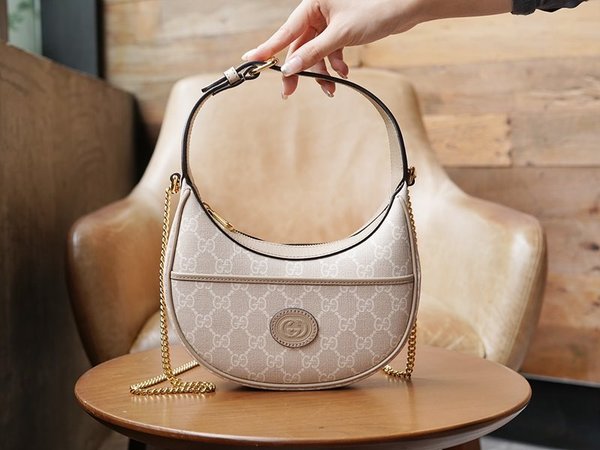 구찌 GG 하프문 쉐입 미니백 [매장가 171만원대]