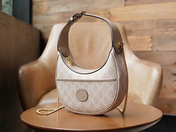 구찌 GG 하프문 쉐입 미니백 [매장가 171만원대]