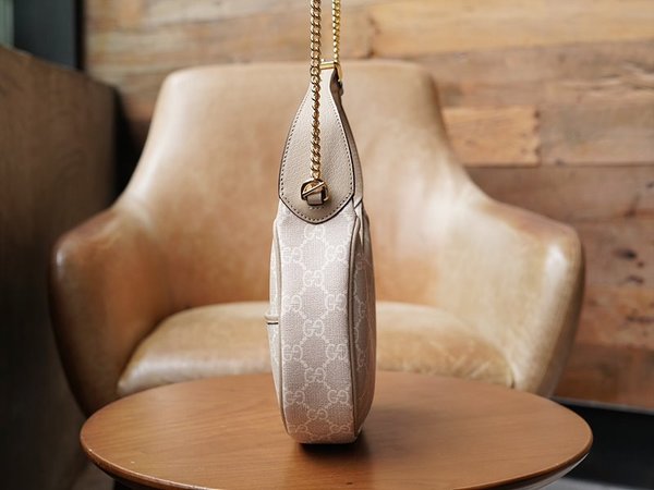 구찌 GG 하프문 쉐입 미니백 [매장가 171만원대]