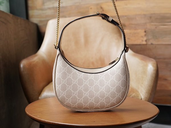 구찌 GG 하프문 쉐입 미니백 [매장가 171만원대]