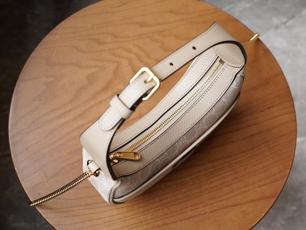 구찌 GG 하프문 쉐입 미니백 [매장가 171만원대]