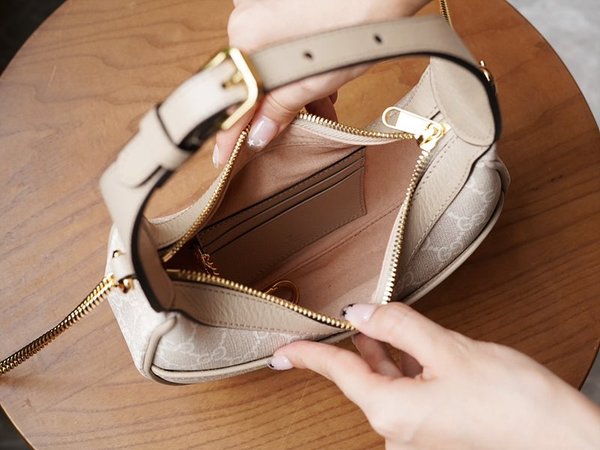 구찌 GG 하프문 쉐입 미니백 [매장가 171만원대]