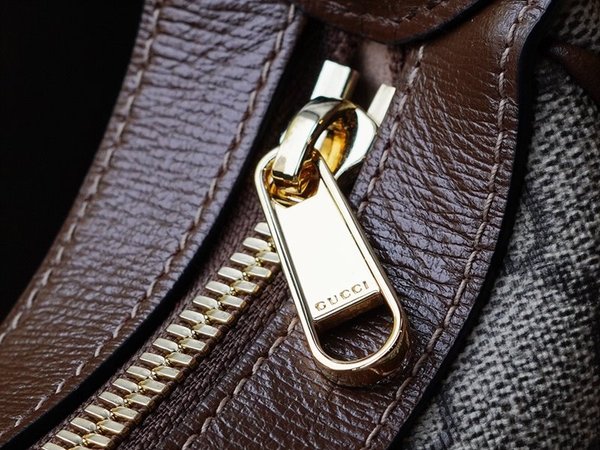 구찌 GG 하프문 쉐입 미니백 [매장가 171만원대]