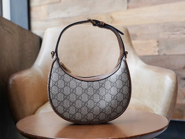 구찌 GG 하프문 쉐입 미니백 [매장가 171만원대]