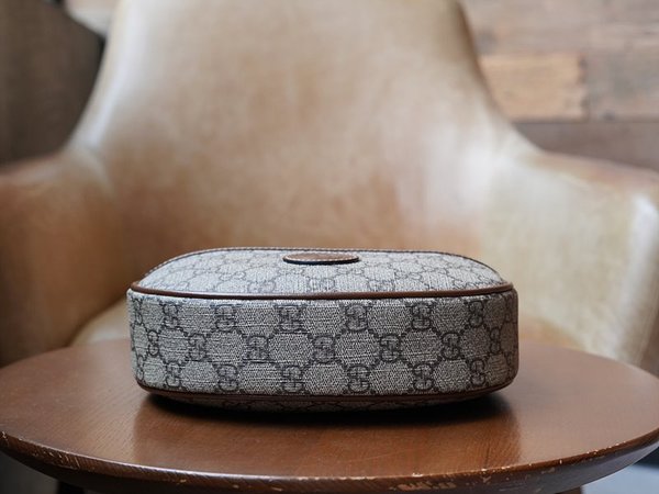 구찌 GG 하프문 쉐입 미니백 [매장가 171만원대]