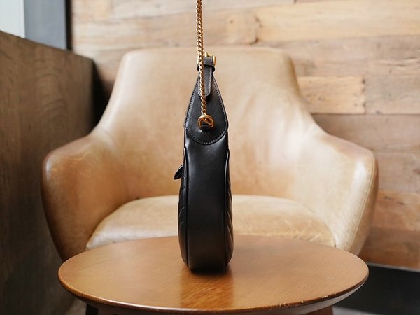 구찌 GG 마몽 하프문 쉐입 미니백 [매장가 187만원대]