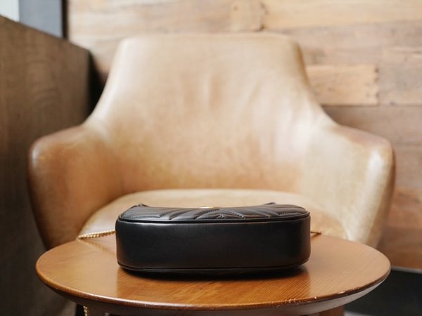 구찌 GG 마몽 하프문 쉐입 미니백 [매장가 187만원대]