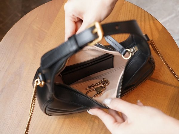 구찌 GG 마몽 하프문 쉐입 미니백 [매장가 187만원대]