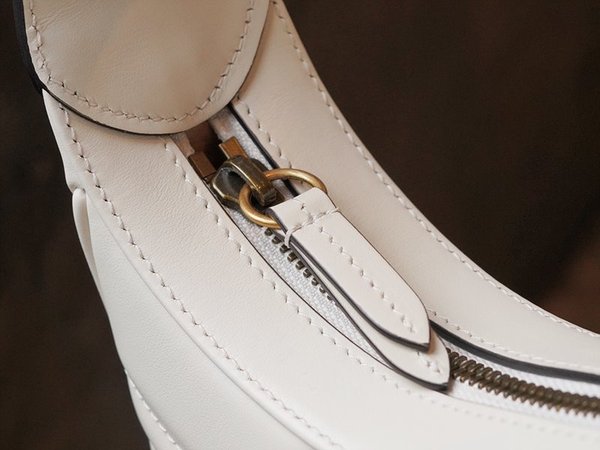 구찌 GG 마몽 하프문 쉐입 미니백 [매장가 187만원대]