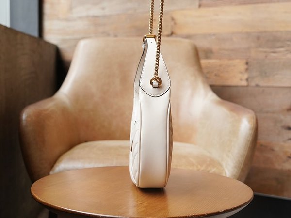 구찌 GG 마몽 하프문 쉐입 미니백 [매장가 187만원대]