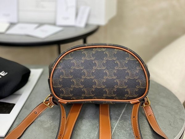 셀린느 미니 풀코 백팩 트리옹프 캔버스 & 카프스킨 탠 [매장가 270만원대]