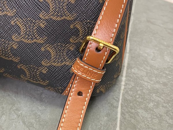 셀린느 미니 풀코 백팩 트리옹프 캔버스 & 카프스킨 탠 [매장가 270만원대]