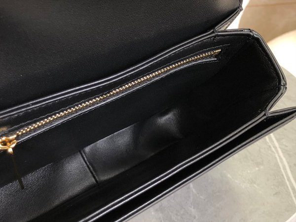 셀린느 틴 트리옹프 백 샤이니 카프스킨 블랙 [매장가 540만원대]