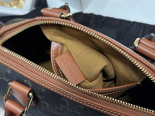 셀린느 스몰 보스턴백 트리옹프 캔버스 & 카프스킨 탠 [매장가 240만원대]