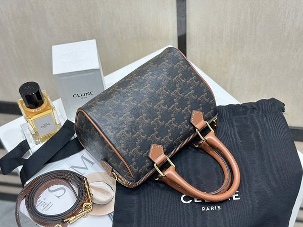 셀린느 스몰 보스턴백 트리옹프 캔버스 & 카프스킨 탠 [매장가 240만원대]