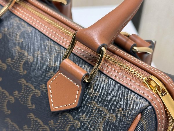 셀린느 스몰 보스턴백 트리옹프 캔버스 & 카프스킨 탠 [매장가 240만원대]