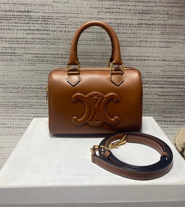 셀린느 스몰 보스턴백 부드러운 카프스킨 탠 [매장가 300만원대]