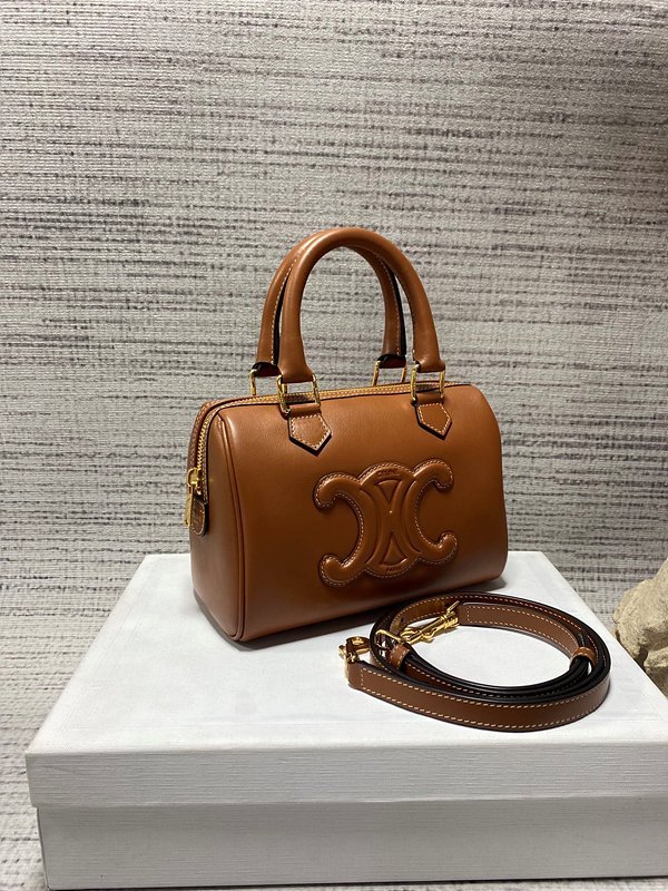 셀린느 스몰 보스턴백 부드러운 카프스킨 탠 [매장가 300만원대]