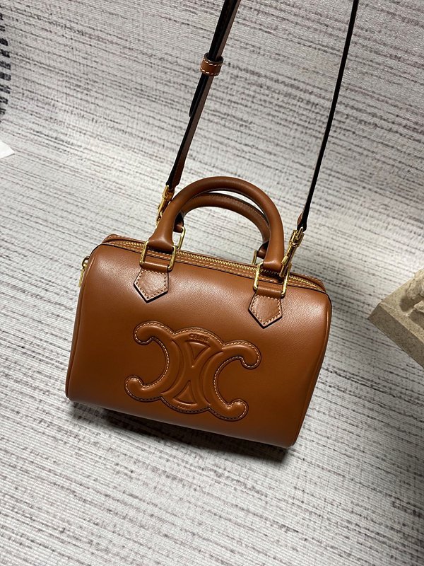 셀린느 스몰 보스턴백 부드러운 카프스킨 탠 [매장가 300만원대]