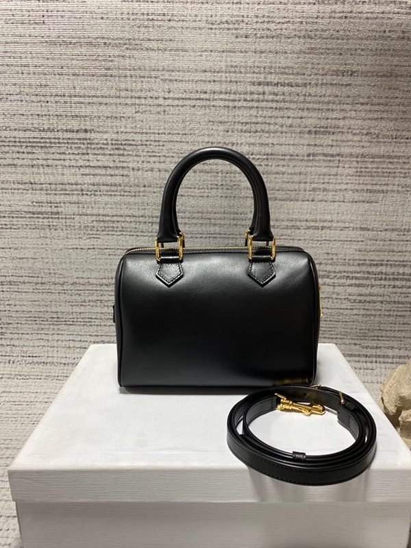 셀린느 스몰 보스턴백 부드러운 카프스킨 블랙 [매장가 300만원대]