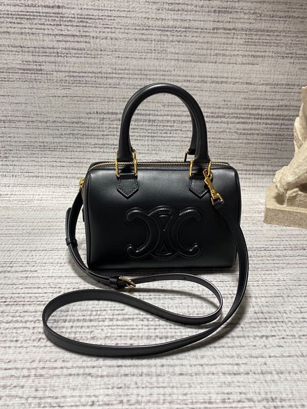 셀린느 스몰 보스턴백 부드러운 카프스킨 블랙 [매장가 300만원대]