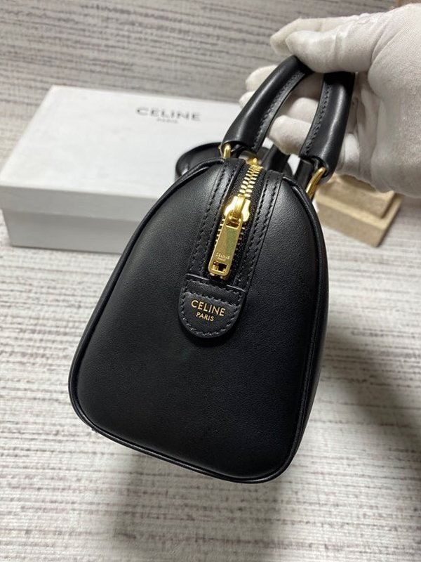 셀린느 스몰 보스턴백 부드러운 카프스킨 블랙 [매장가 300만원대]