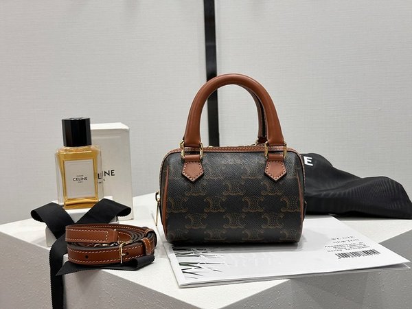 셀린느 미니 보스턴백 트리옹프 캔버스 & 카프스킨 탠 [매장가 200만원대]