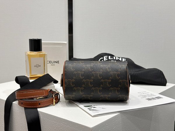 셀린느 미니 보스턴백 트리옹프 캔버스 & 카프스킨 탠 [매장가 200만원대]