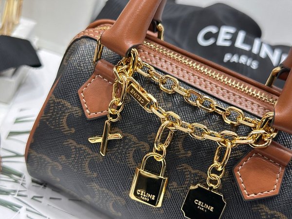 셀린느 미니 보스턴백 트리옹프 캔버스 & 카프스킨 탠 [매장가 200만원대]