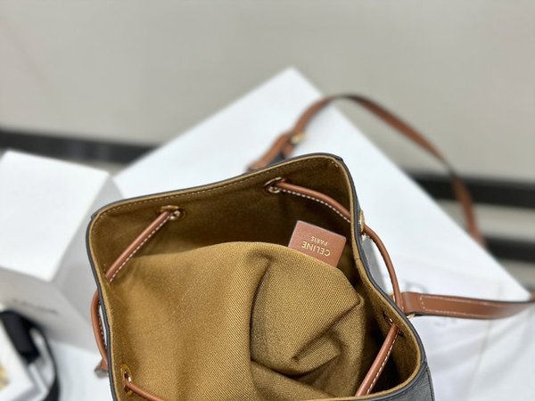 셀린느 마이크로 세일러 숄더백 트리오페 캔버스 & 카프스킨 탠  [매장가 200만원대]