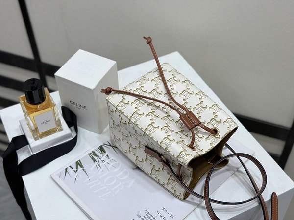 셀린느 마이크로 세일러 숄더백 트리오페 캔버스 & 카프스킨 화이트  [매장가 200만원대]