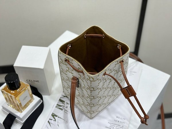 셀린느 마이크로 세일러 숄더백 트리오페 캔버스 & 카프스킨 화이트  [매장가 200만원대]