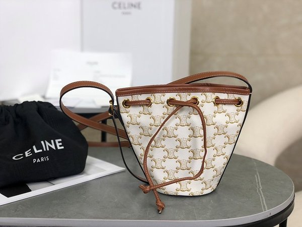 셀린느 트리오페 스몰 버킷백 트리오페 캔버스 & 카프스킨 화이트 [매장가 130만원대]