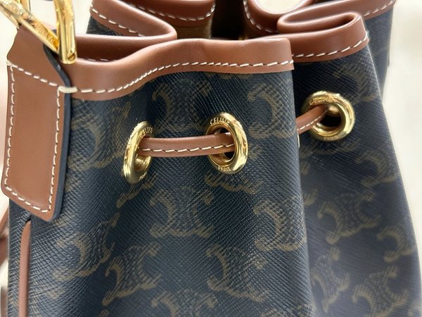 셀린느 틴 클라라백 트리옹프 캔버스 & 카프스킨 탠 [매장가 255만원대]