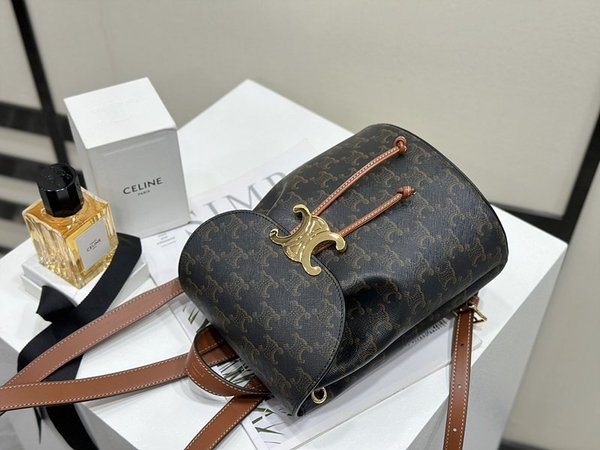 셀린느 보니 백팩 트리옹프 캔버스 & 카프스킨 [매장가 365만원대]