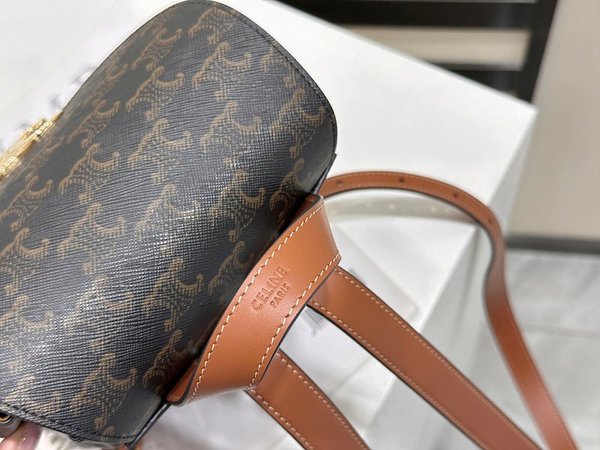 셀린느 보니 백팩 트리옹프 캔버스 & 카프스킨 [매장가 365만원대]