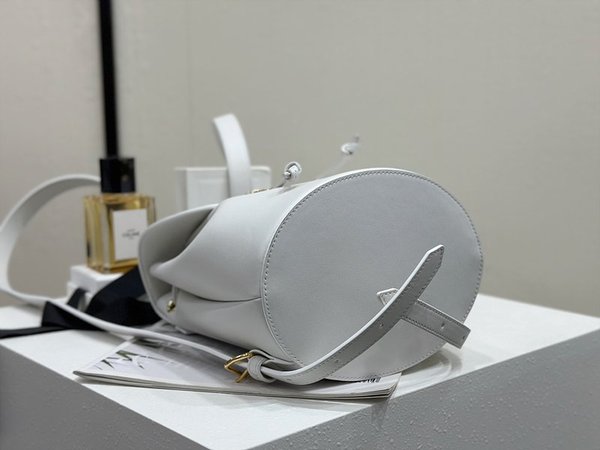 셀린느 보니 백팩 부드러운 카프스킨 라이스 [매장가 420만원대]