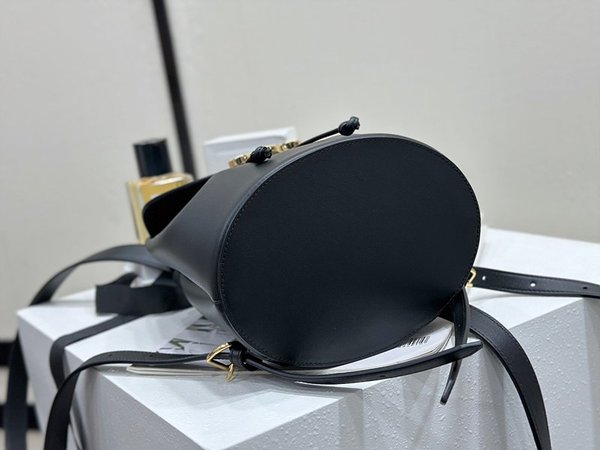 셀린느 보니 백팩 부드러운 카프스킨 블랙 [매장가 420만원대]