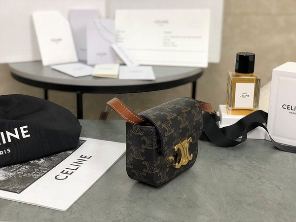 셀린느 미니 클로드 트리옹프 캔버스 & 카프스킨 탠 [매장가 185만원대]