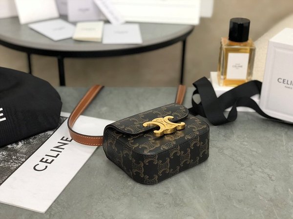 셀린느 미니 클로드 트리옹프 캔버스 & 카프스킨 탠 [매장가 185만원대]