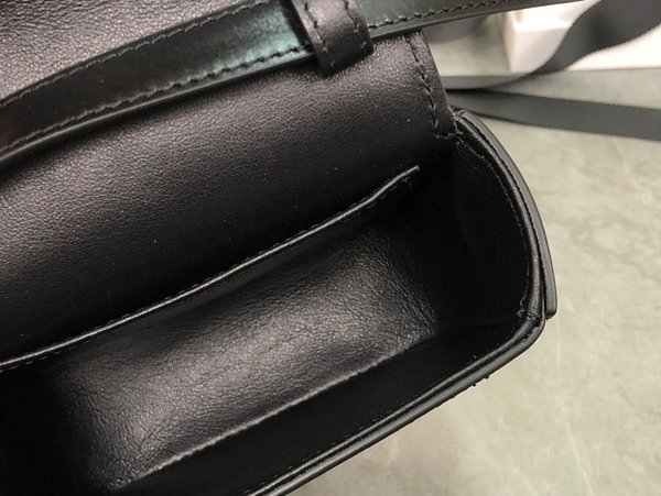 셀린느 미니 클로드 샤이니 카프스킨 블랙 [매장가 185만원대]